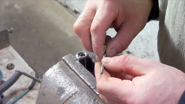 Сломался Dremel  не беда его может заменить болгарка