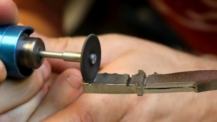 Как превратить болт в красивый маленький сувенирный охотничий нож