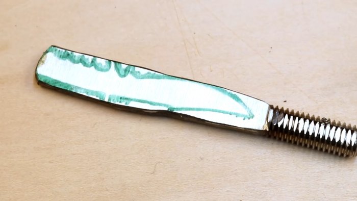 Как превратить болт в красивый маленький сувенирный охотничий нож