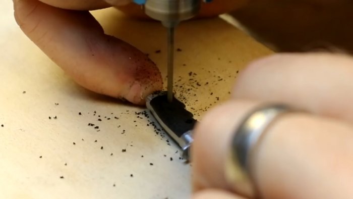 Как превратить болт в красивый маленький сувенирный охотничий нож