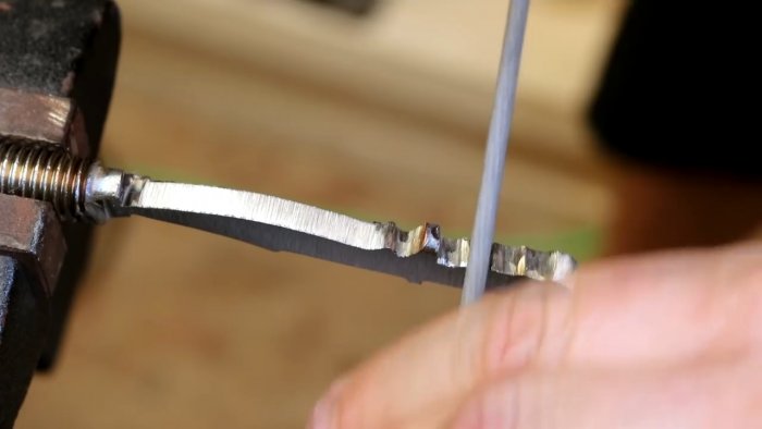 Как превратить болт в красивый маленький сувенирный охотничий нож