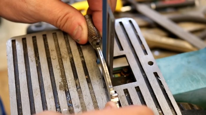 Как превратить болт в красивый маленький сувенирный охотничий нож