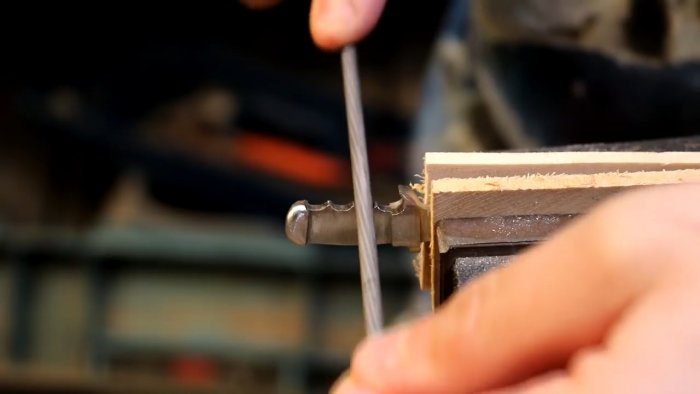 Как превратить болт в красивый маленький сувенирный охотничий нож