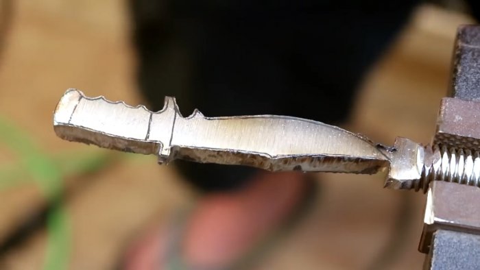 Как превратить болт в красивый маленький сувенирный охотничий нож