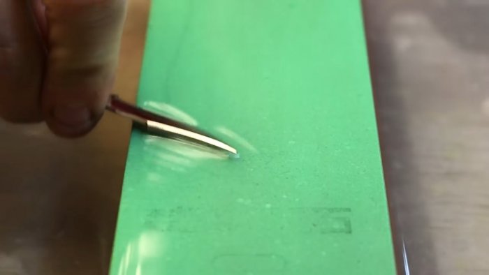 Как превратить болт в красивый маленький сувенирный охотничий нож