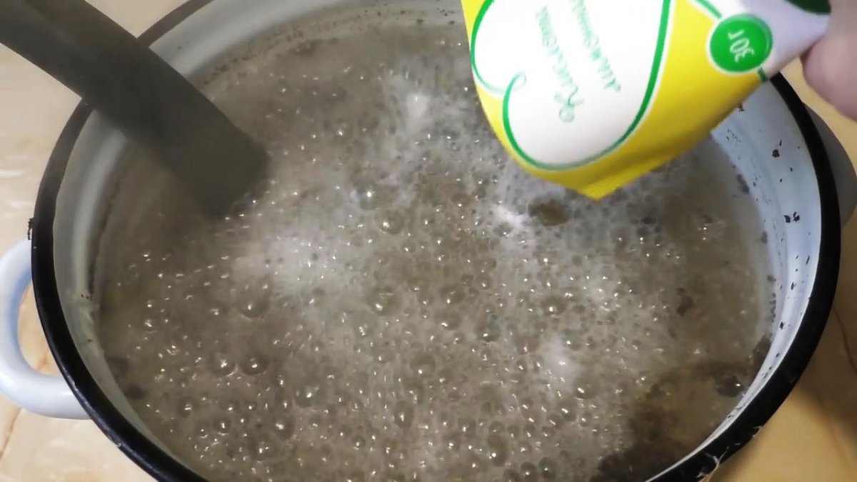 Как очистить очень грязную сковородку без лишних усилий
