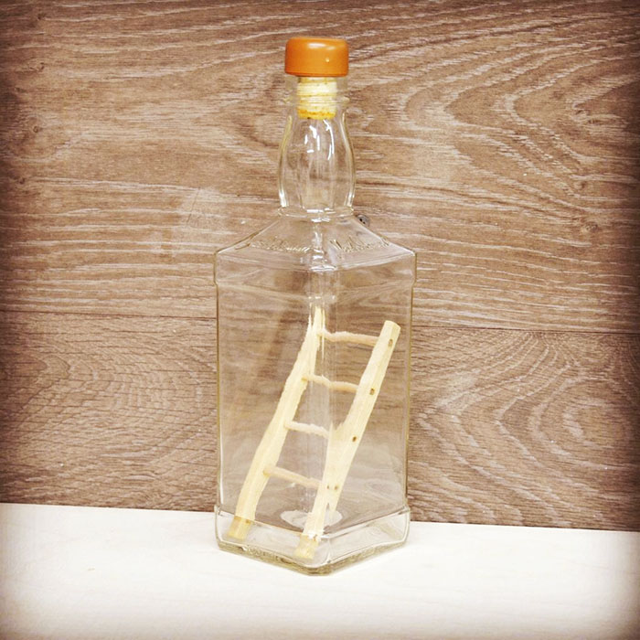 Как засунуть лестницу в бутылку