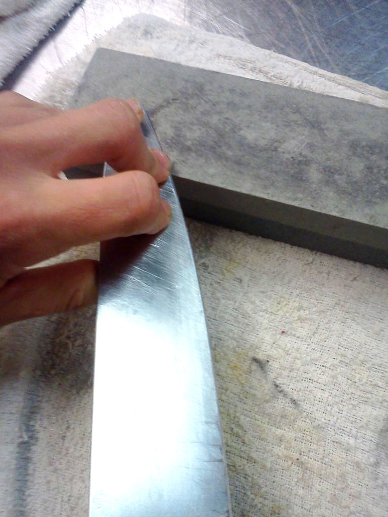 Как отремонтировать кухонный нож с отломанным носиком (острием)