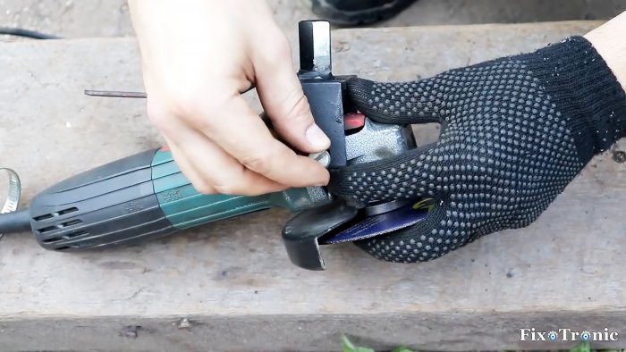 Съемное приспособление для вырезания кругов в листовом металле с помощью болгарки