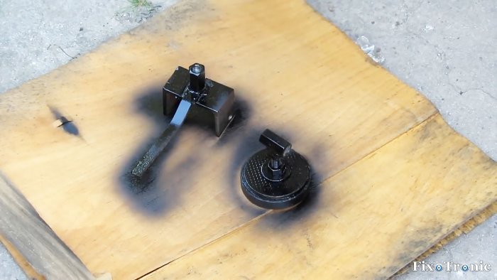 Съемное приспособление для вырезания кругов в листовом металле с помощью болгарки