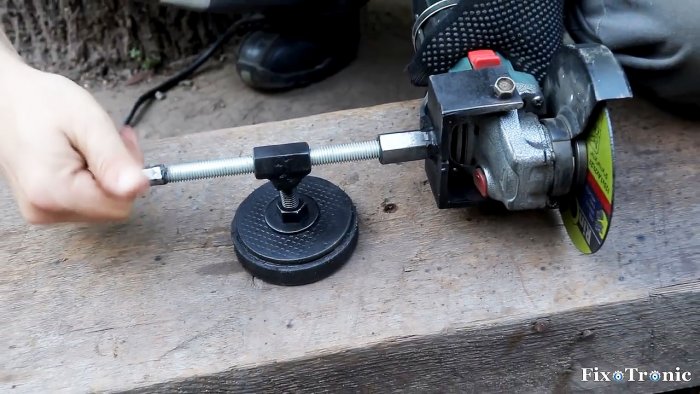 Съемное приспособление для вырезания кругов в листовом металле с помощью болгарки