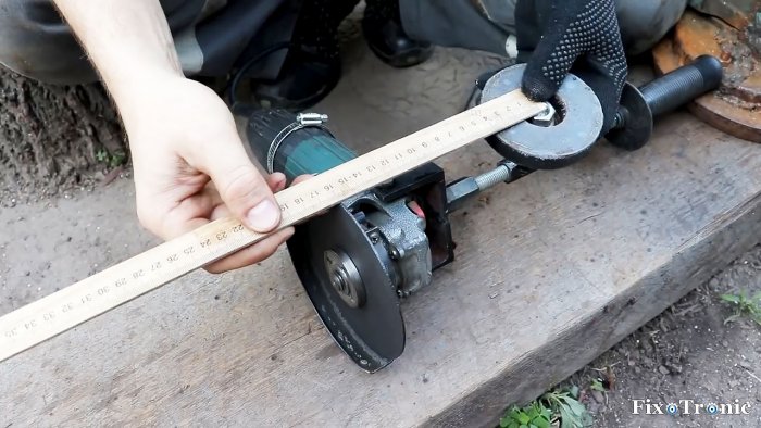 Съемное приспособление для вырезания кругов в листовом металле с помощью болгарки