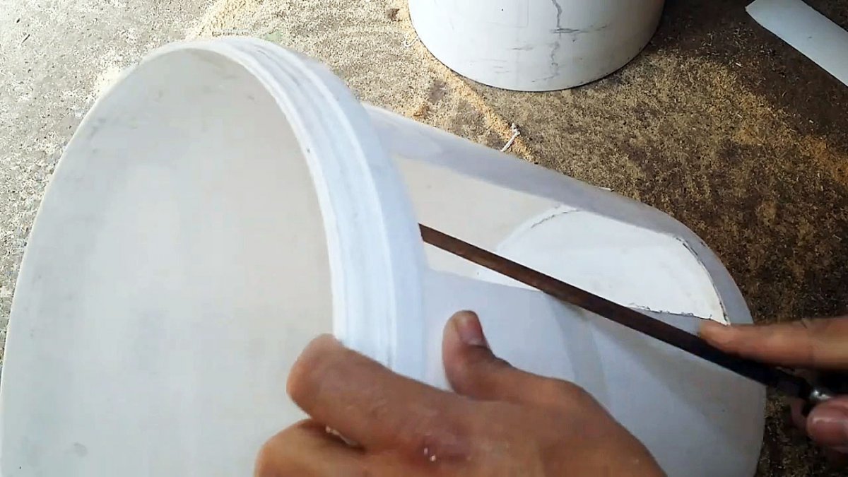 Удобная катушка из пластикового ведра для хранения садового шланга