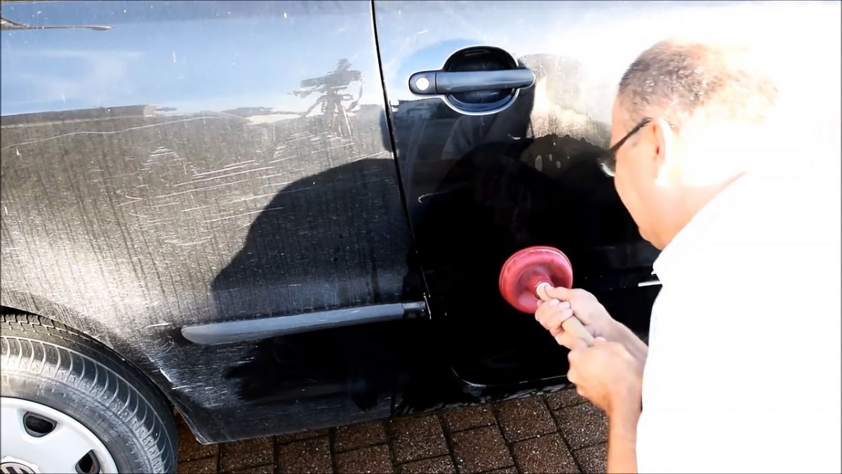 Как выпрямить вмятину на автомобиле своими руками