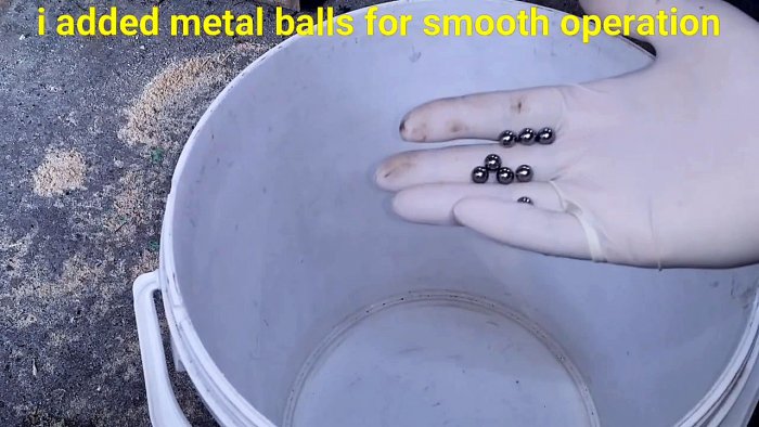 Удобная катушка из пластикового ведра для хранения садового шланга