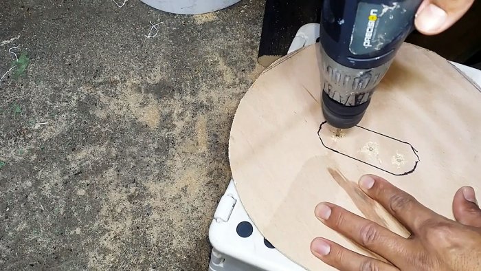 Удобная катушка из пластикового ведра для хранения садового шланга