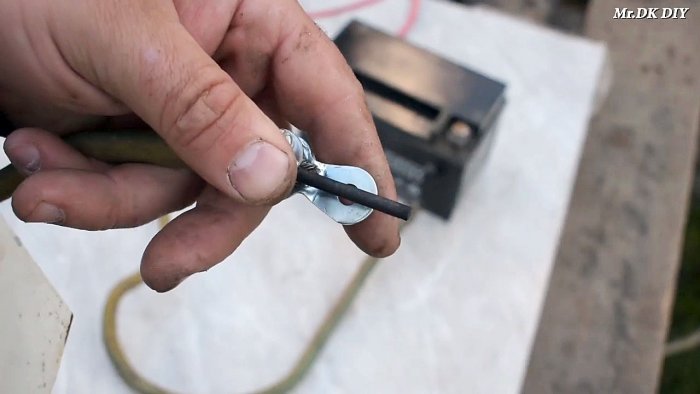 1565089787 6 - Как сварить тонкий металл при помощи батарейки