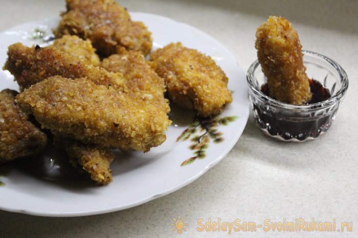 Хрустящие куриные наггетсы в кукурузной панировке