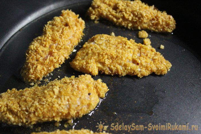Хрустящие куриные наггетсы в кукурузной панировке