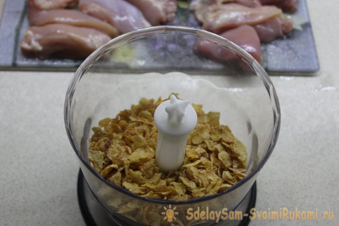 Хрустящие куриные наггетсы в кукурузной панировке