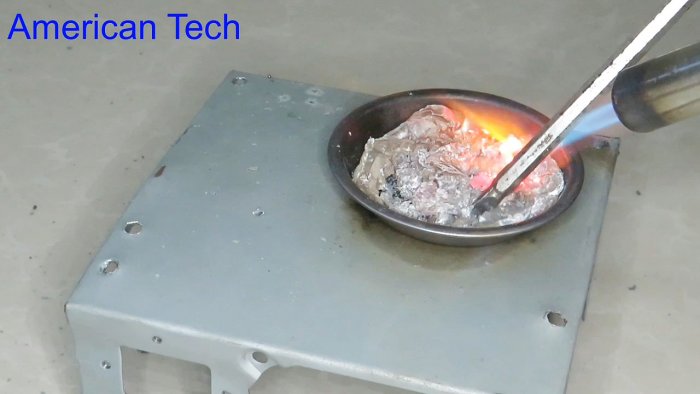 Переплавляем алюминиевые банки в слитки в домашних условиях