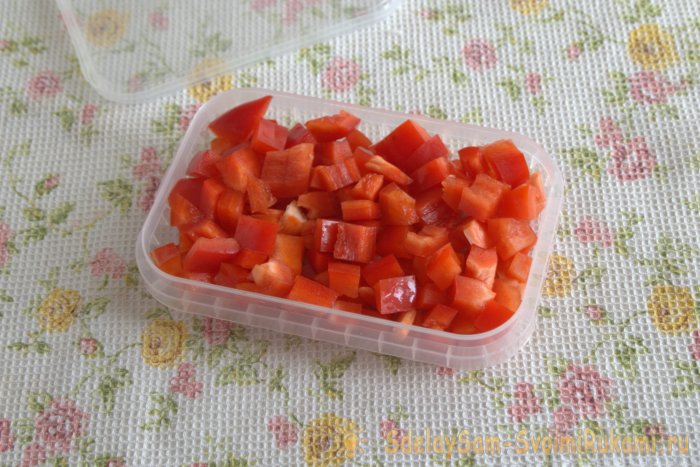 Как замораживать перец для экономии места в холодильнике