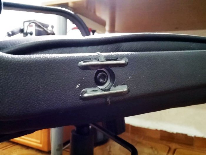 Как починить офисный стул