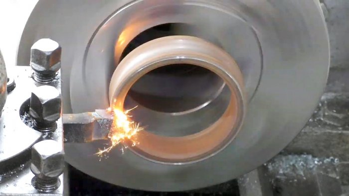 Какой резец возьмет подшипник