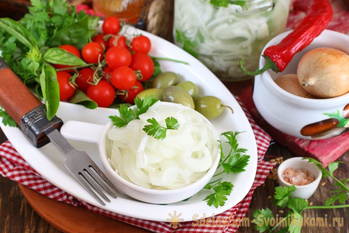 Быстрый маринованный лук к шашлыкам