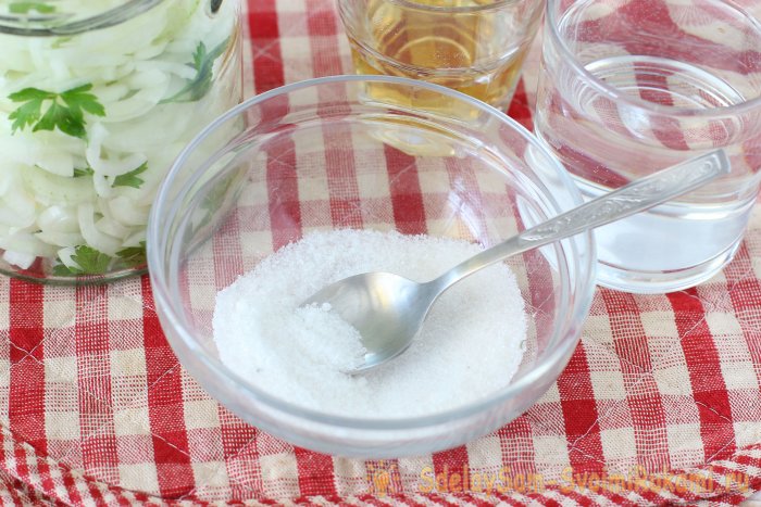 Быстрый маринованный лук к шашлыкам