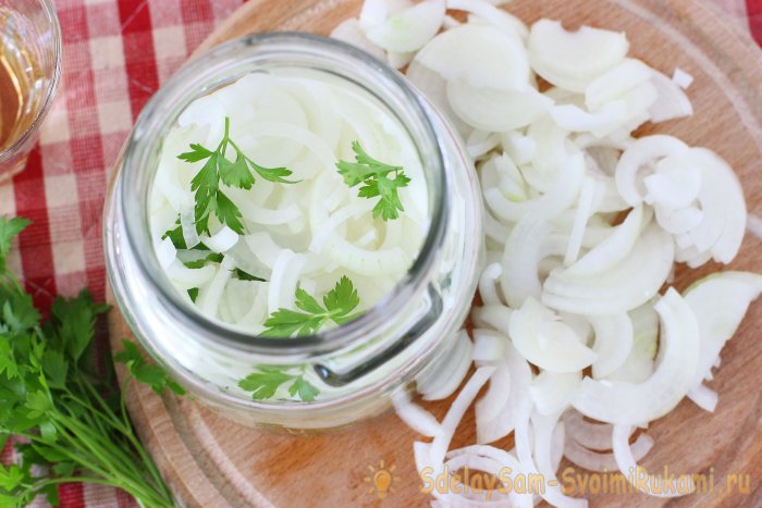 Быстрый маринованный лук к шашлыкам