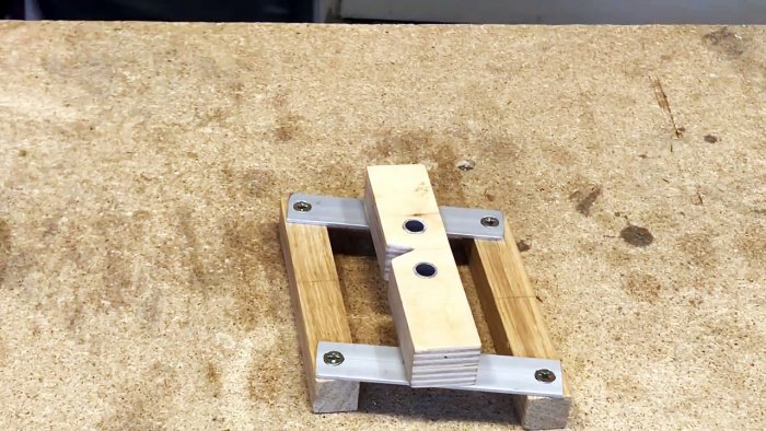 Самоцентрирующийся кондуктор для присадки шкантов