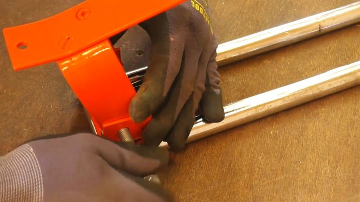 Стойка для болгарки из ручки от детского велосипеда