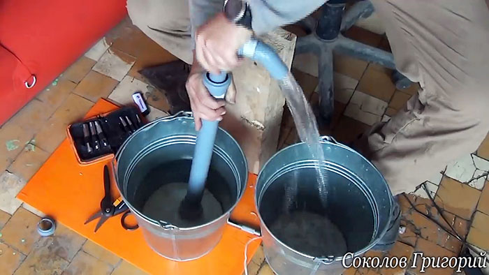 Как сделать ручную помпу для откачки воды из ПВХ труб