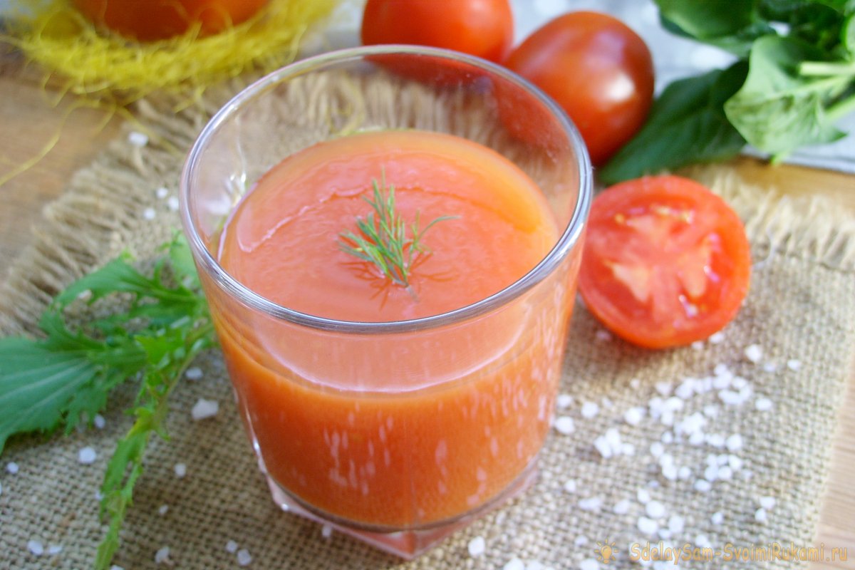 Сделать томатный сок из домашних помидор. Томатный сок. Томатный сок на зиму. Томатный сок на зиму в домашних. Вкусный томатный сок.