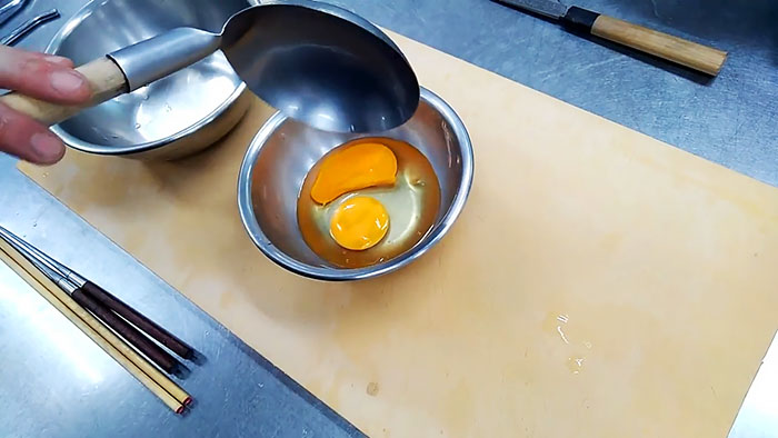 Как сделать цветок из яйца