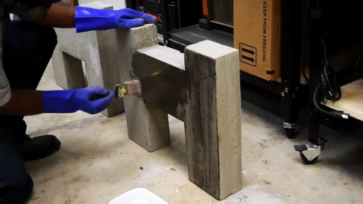 Как сделать уличную скамью из бетона и дерева
