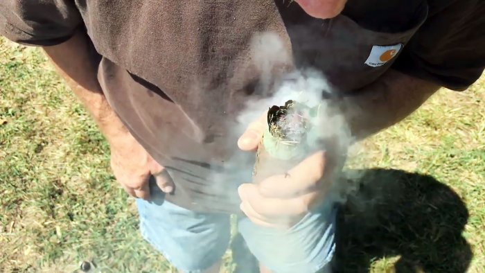 Как разжечь огонь с помощью бутылки