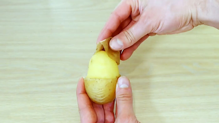 Способ быстро почистить картофель чтобы кожура сама слезала