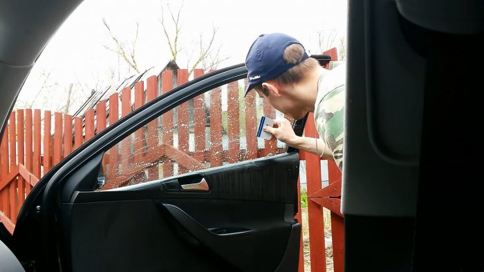 Как удалить клей после снятия тонировки с автомобильных стекол