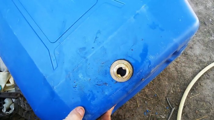 Как врезать штуцер в пластиковую канистру