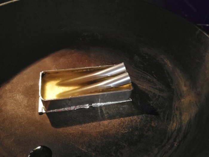 Самодельный кондуктор из термоклея для соединения на косой шуруп