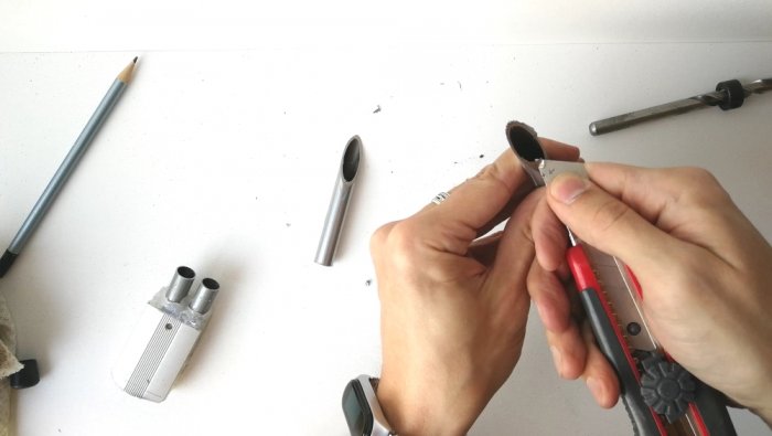 Самодельный кондуктор из термоклея для соединения на косой шуруп