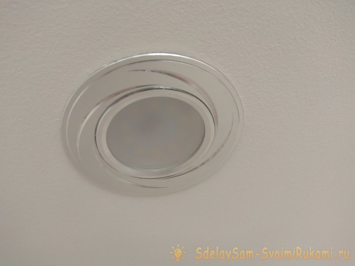 Монтаж встраиваемых софитов к потолочному коробу из гипсокартона