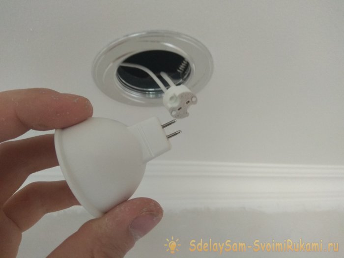 Монтаж встраиваемых софитов к потолочному коробу из гипсокартона