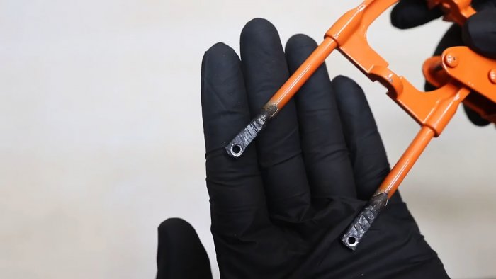 Хомутатель из пистолета для герметика