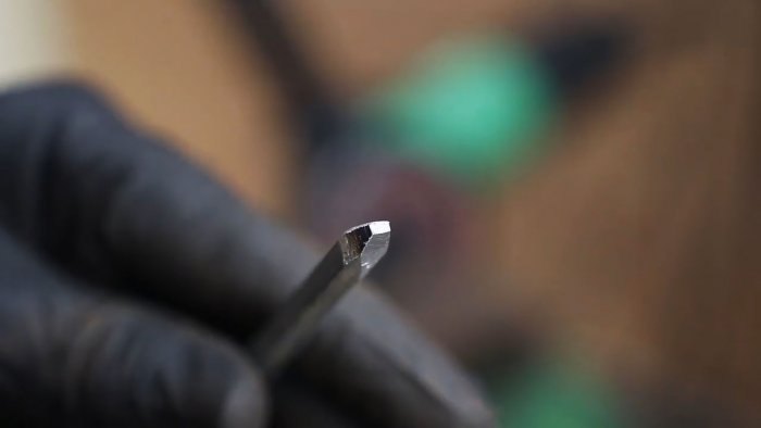 Хомутатель из пистолета для герметика