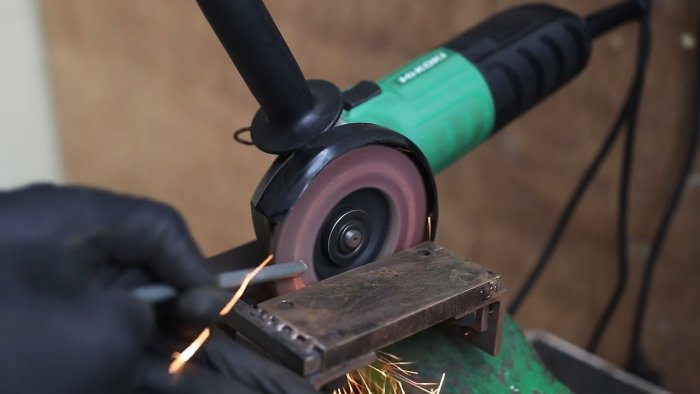 Хомутатель из пистолета для герметика