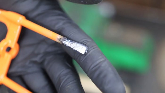 Хомутатель из пистолета для герметика