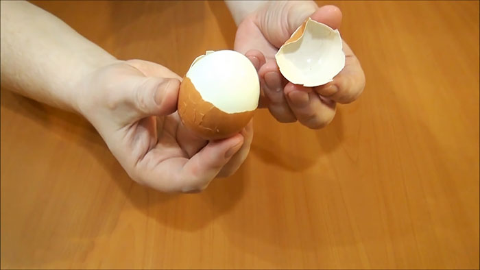 Берем на вооружение быстрой способ чистки яиц
